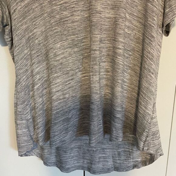 Old Navy Luxe Marble Gray Short Sleeve V-Neck Tee - Picture 3 of 5